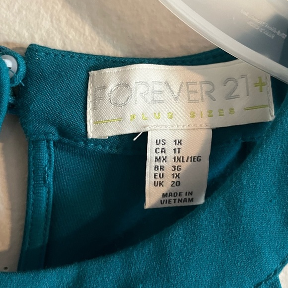 Used forever 21 crop top size 1X - Picture 3 of 3